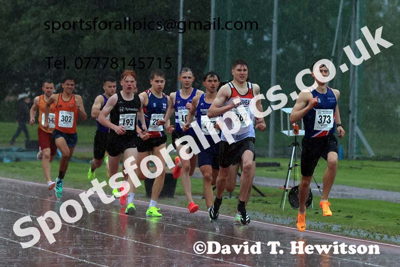The Jimmy Hedley 800 metres on a very wet Wednesday evening, May 29th, NEGP 2, Monkton Stadium.  Photo: David T. Hewitson/Sports for All Pics
